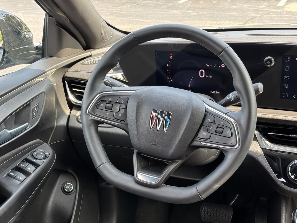 Buick Envista Vehicle Full-screen Gallery Image 12