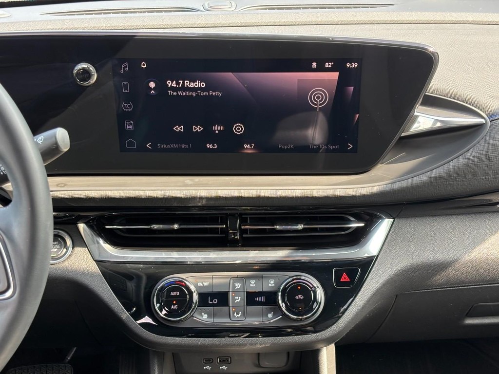 Buick Envista Vehicle Full-screen Gallery Image 13