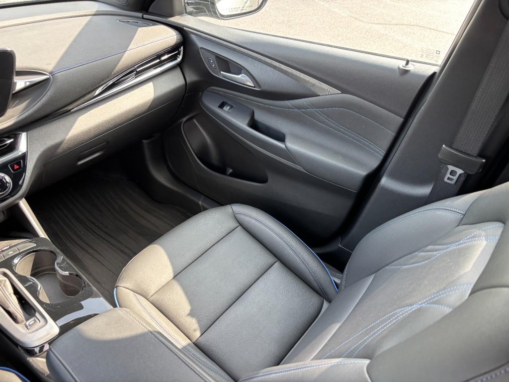 Buick Envista Vehicle Full-screen Gallery Image 14