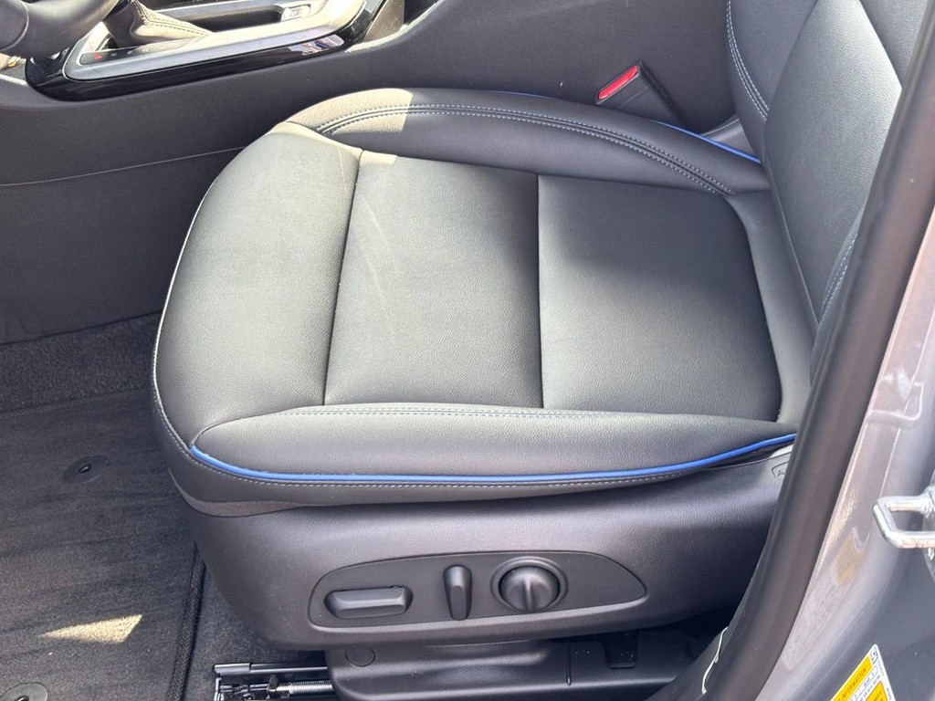 Buick Envista Vehicle Full-screen Gallery Image 15