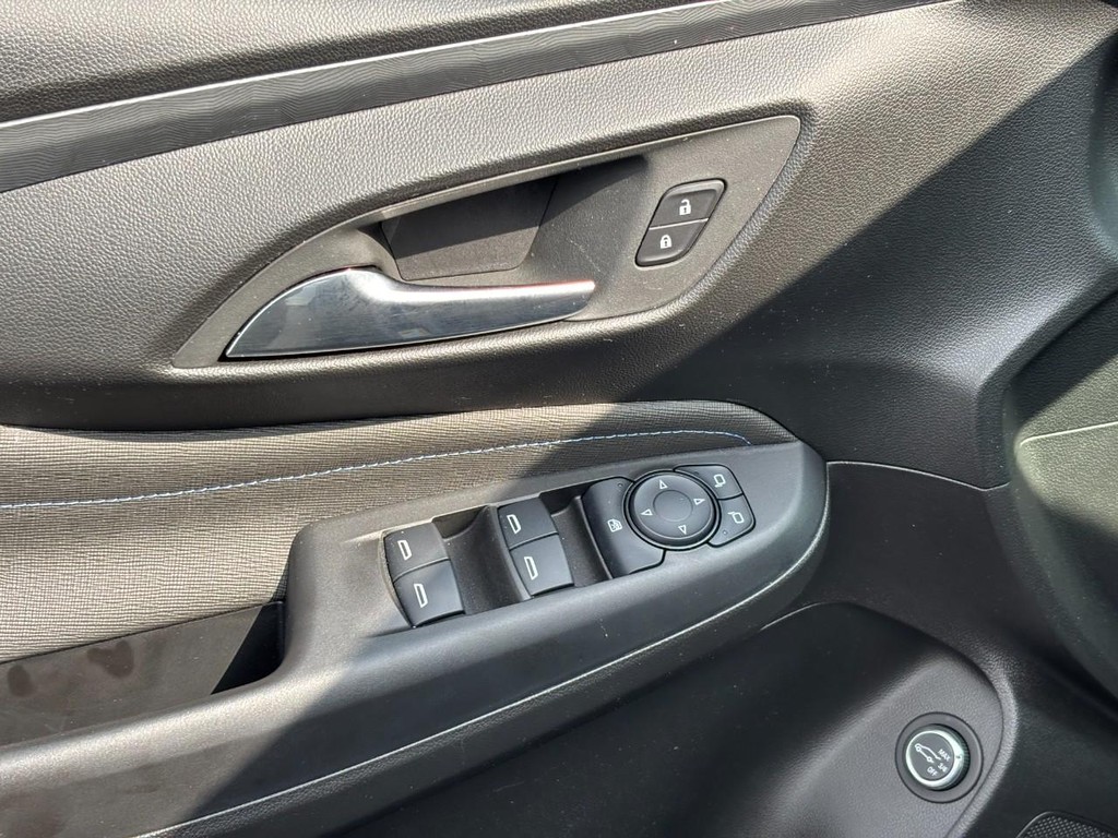 Buick Envista Vehicle Full-screen Gallery Image 16