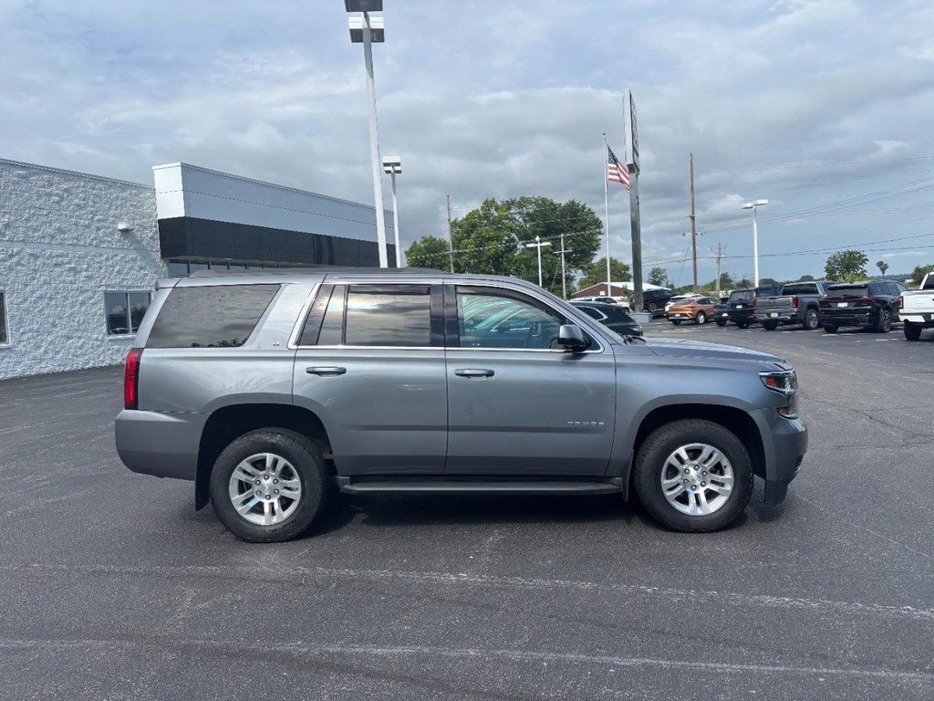 Chevrolet Tahoe Vehicle Full-screen Gallery Image 02