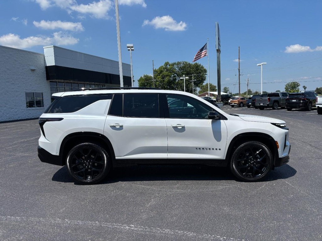 Chevrolet Traverse Vehicle Full-screen Gallery Image 02