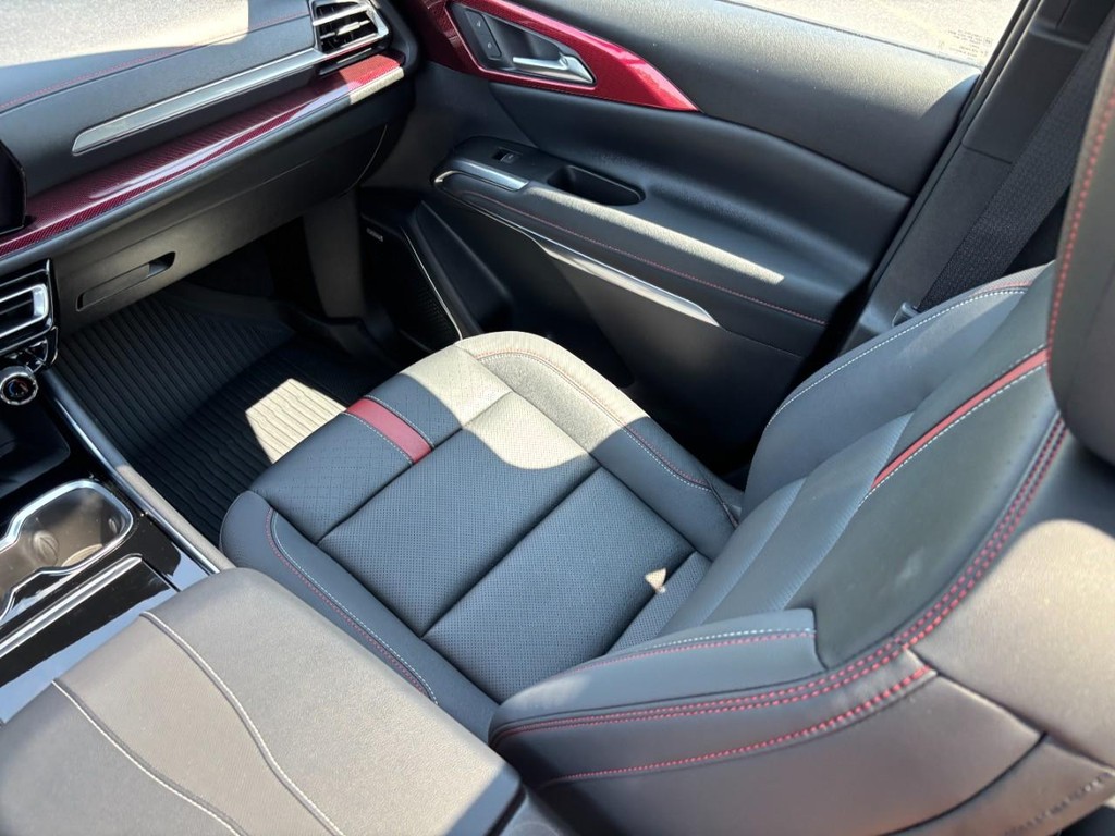 Chevrolet Traverse Vehicle Full-screen Gallery Image 15