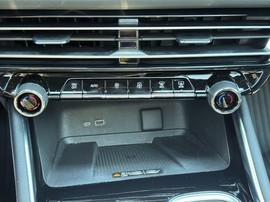 Chevrolet Traverse Vehicle Full-screen Gallery Image 24