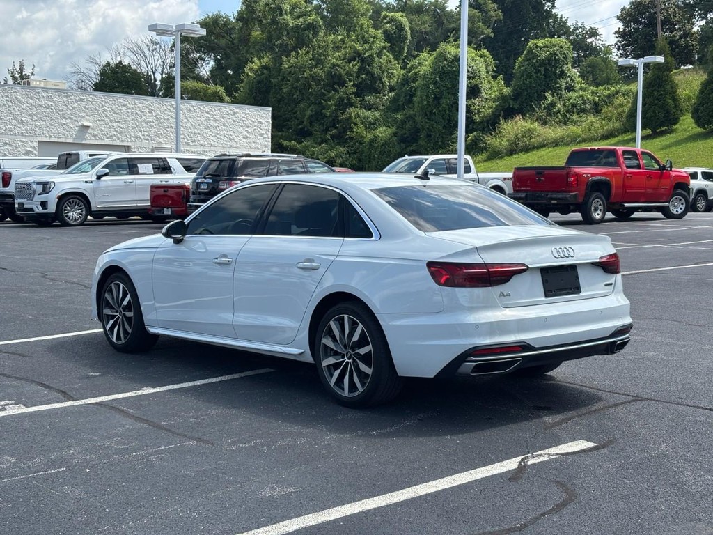 Audi A4 Sedan Vehicle Full-screen Gallery Image 05