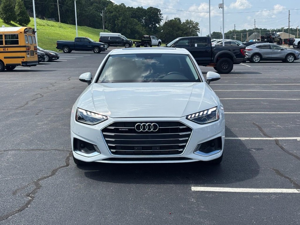 Audi A4 Sedan Vehicle Full-screen Gallery Image 08