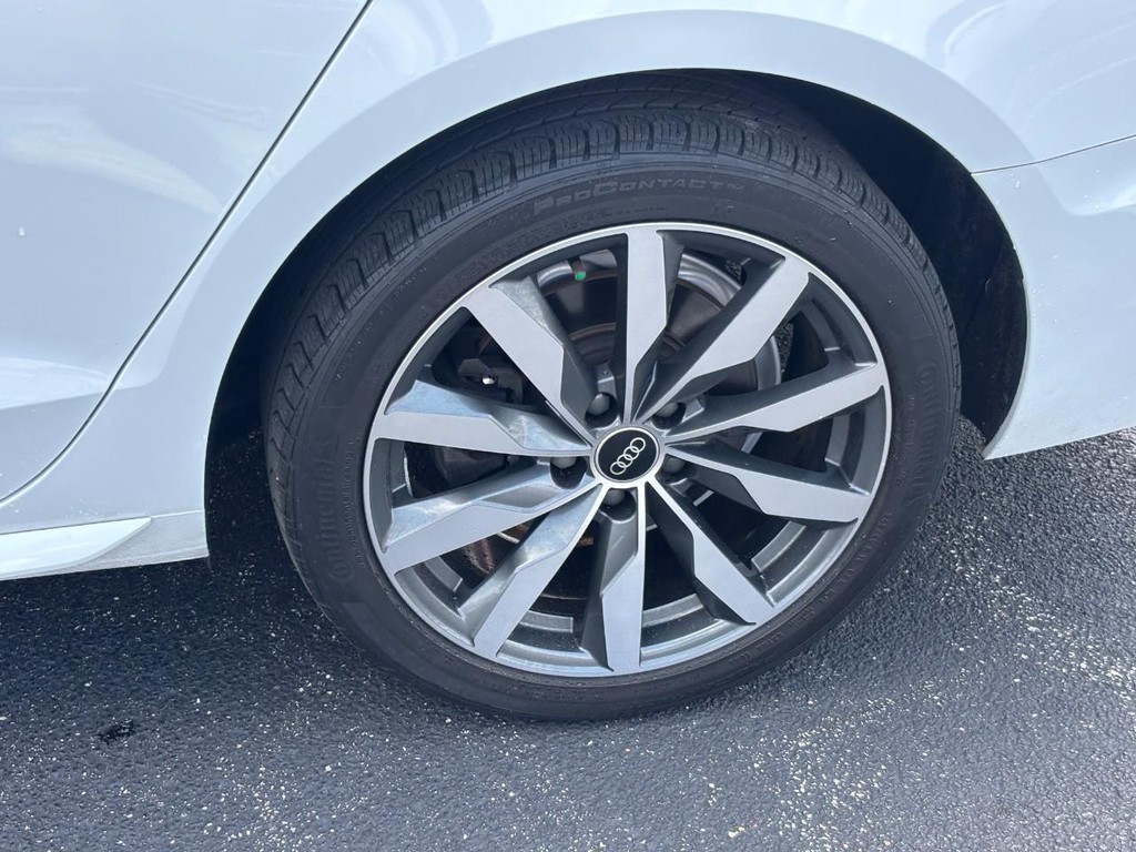 Audi A4 Sedan Vehicle Full-screen Gallery Image 09