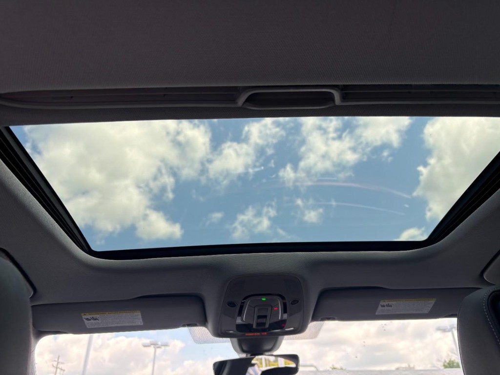 Audi A4 Sedan Vehicle Full-screen Gallery Image 11
