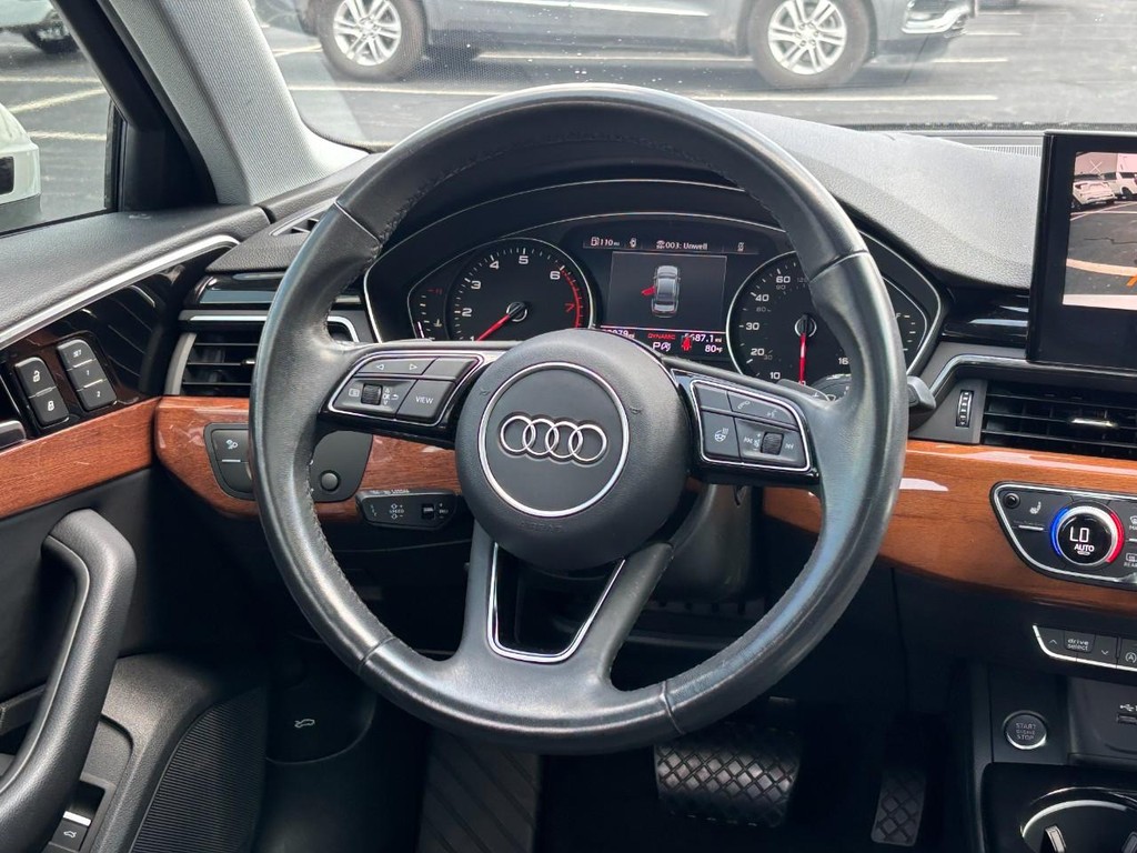 Audi A4 Sedan Vehicle Full-screen Gallery Image 13