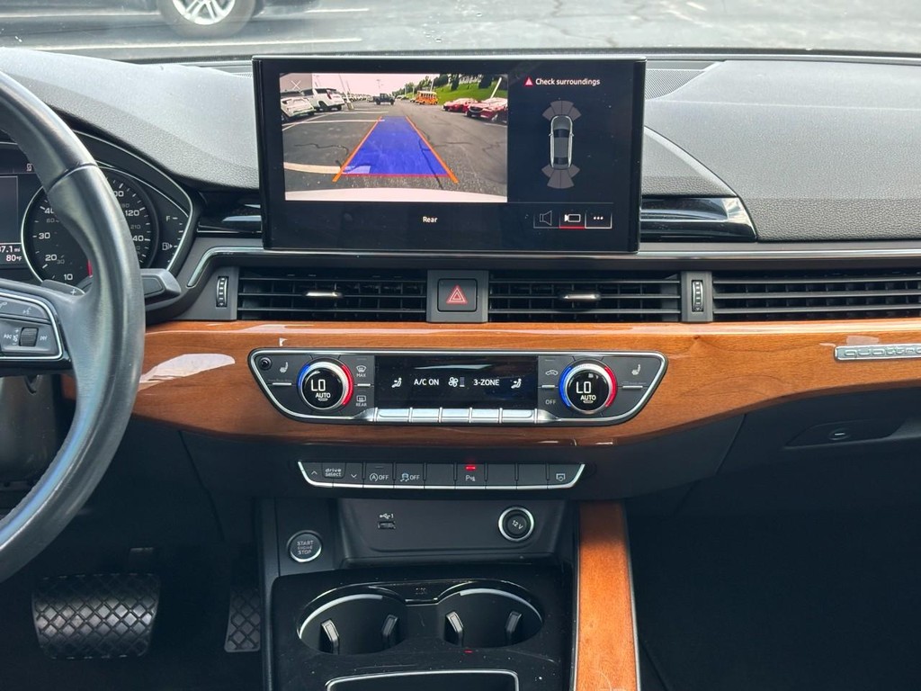 Audi A4 Sedan Vehicle Full-screen Gallery Image 14