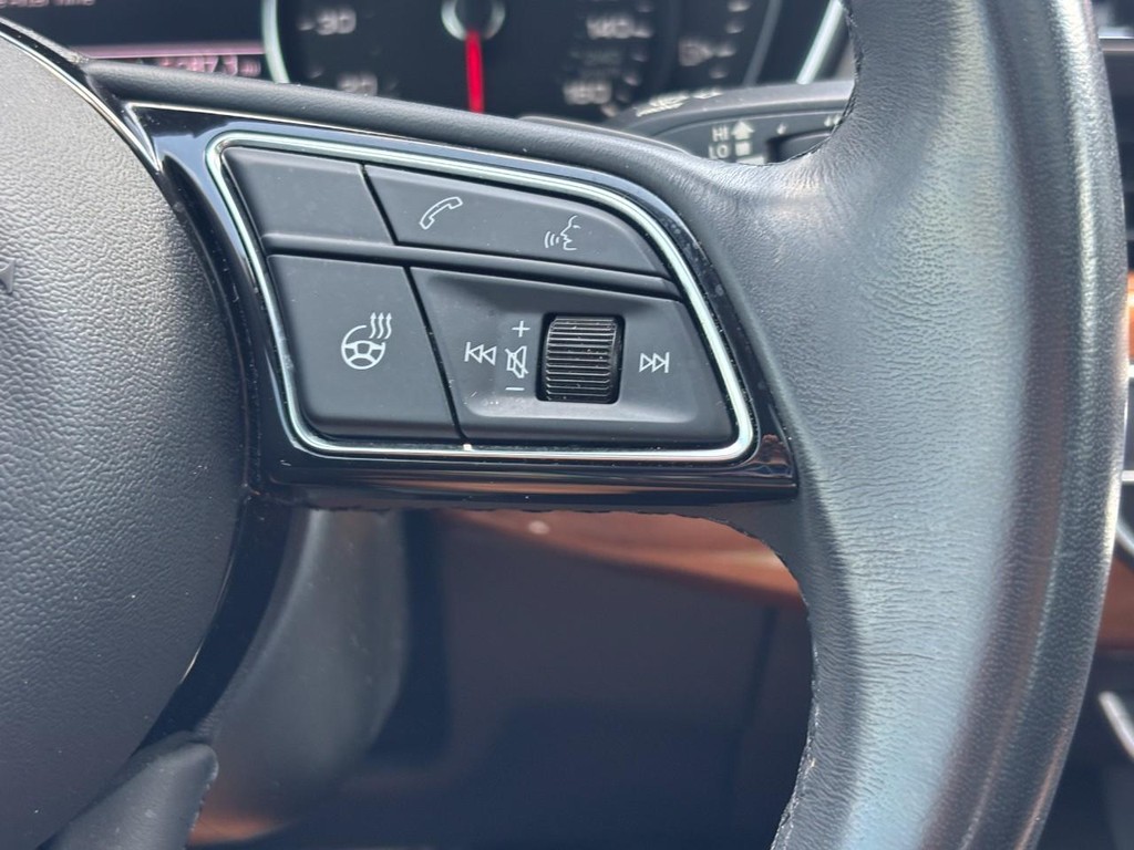 Audi A4 Sedan Vehicle Full-screen Gallery Image 19