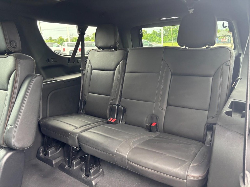 Chevrolet Suburban Vehicle Full-screen Gallery Image 10
