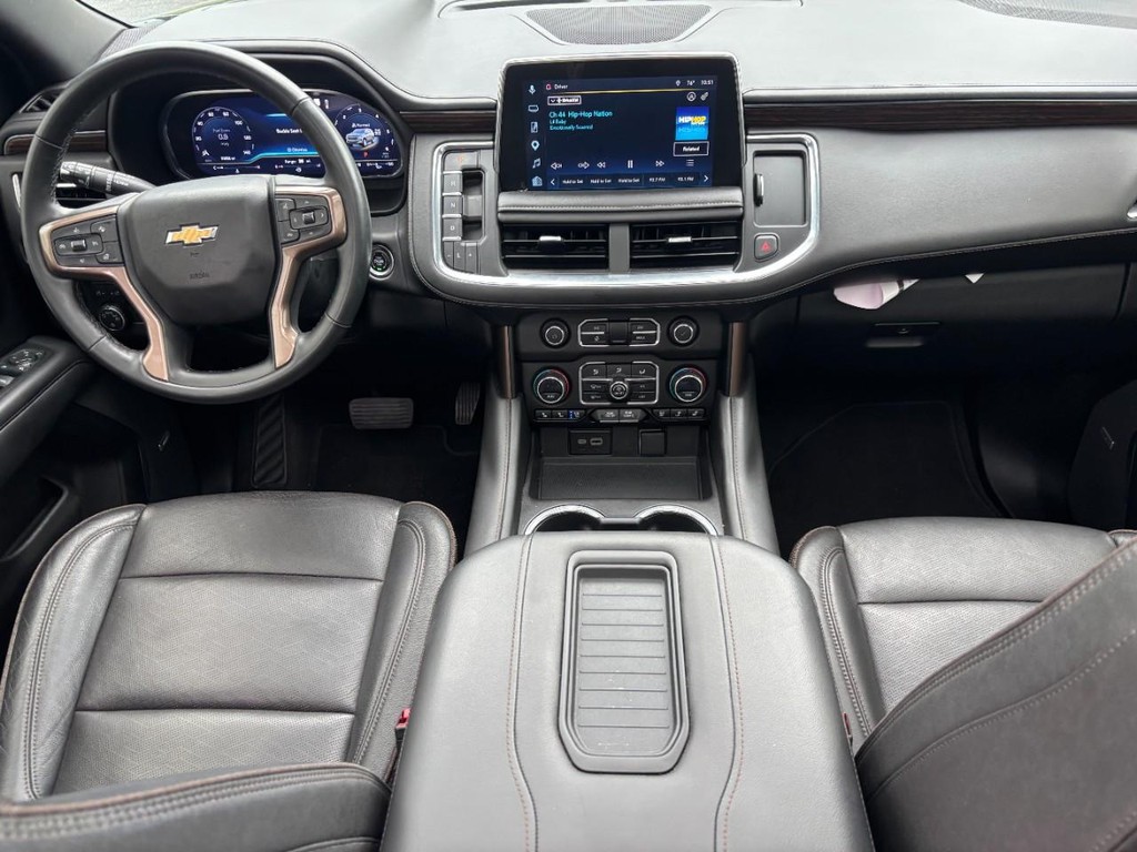 Chevrolet Suburban Vehicle Full-screen Gallery Image 12