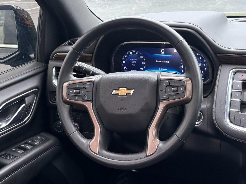 Chevrolet Suburban Vehicle Full-screen Gallery Image 13