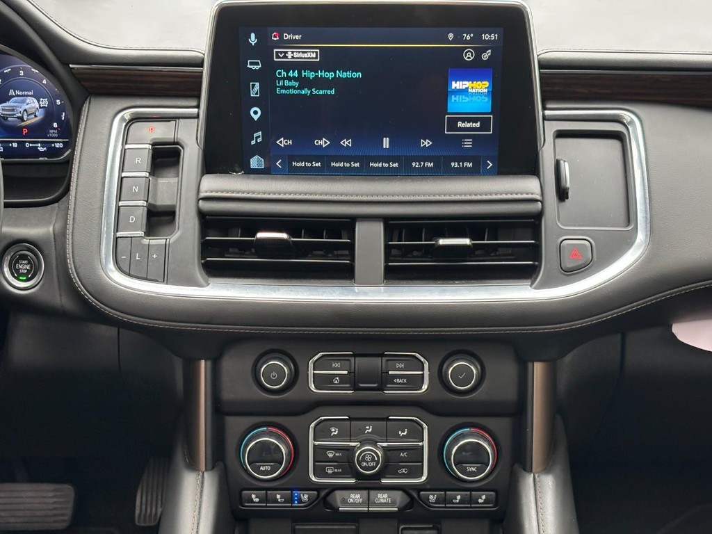 Chevrolet Suburban Vehicle Full-screen Gallery Image 14
