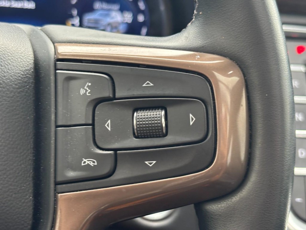 Chevrolet Suburban Vehicle Full-screen Gallery Image 19