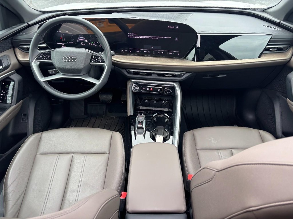 Audi Q5 Vehicle Full-screen Gallery Image 11