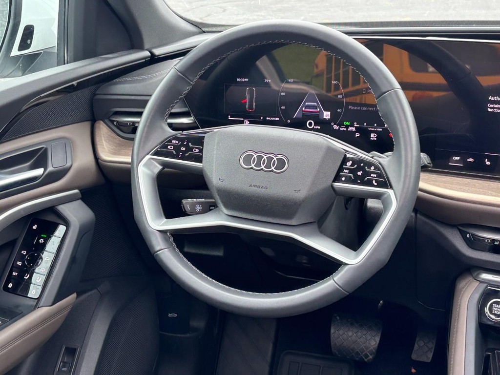 Audi Q5 Vehicle Full-screen Gallery Image 12