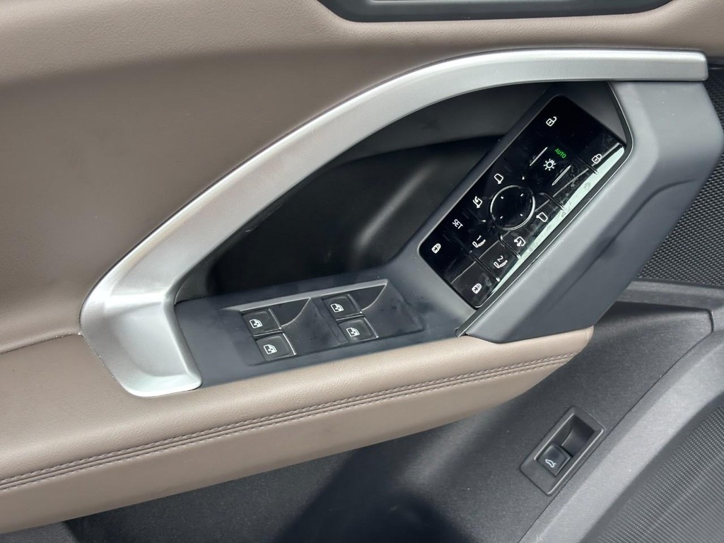 Audi Q5 Vehicle Full-screen Gallery Image 16