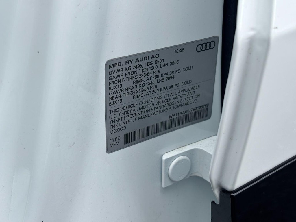Audi Q5 Vehicle Full-screen Gallery Image 22