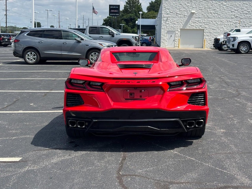 Chevrolet Corvette Vehicle Full-screen Gallery Image 04