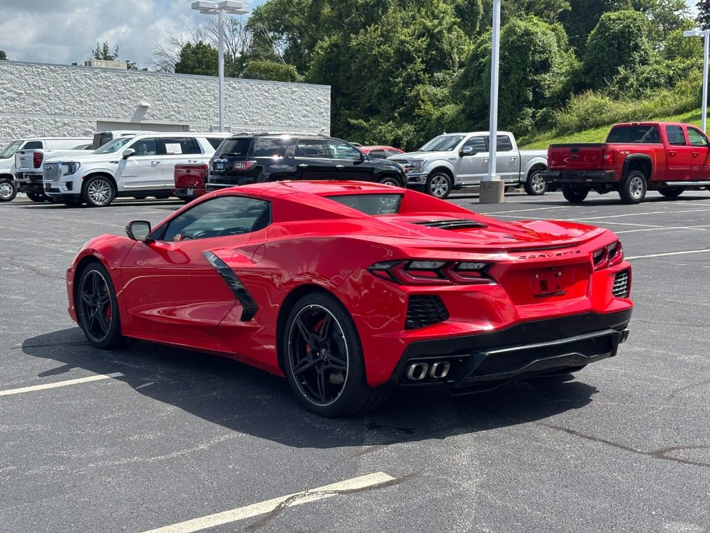 Chevrolet Corvette Vehicle Full-screen Gallery Image 05