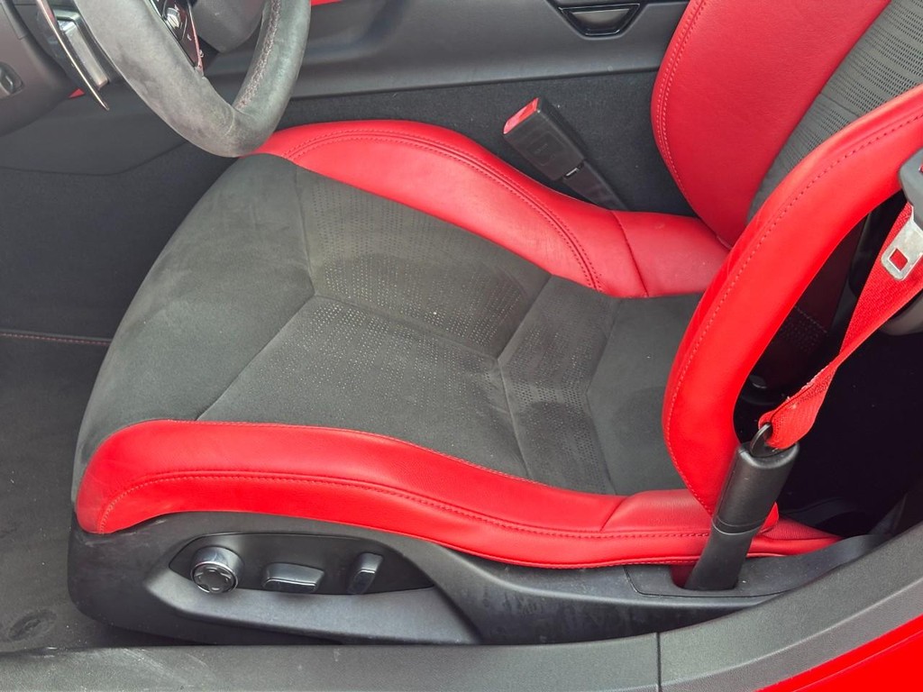 Chevrolet Corvette Vehicle Full-screen Gallery Image 08