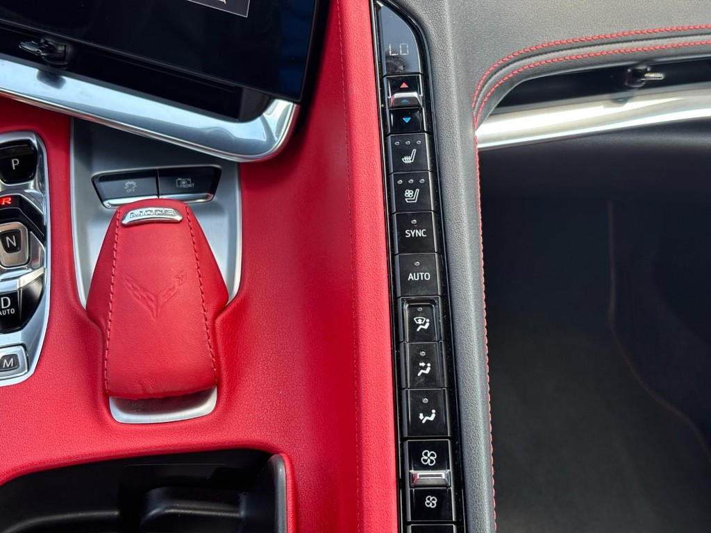 Chevrolet Corvette Vehicle Full-screen Gallery Image 16