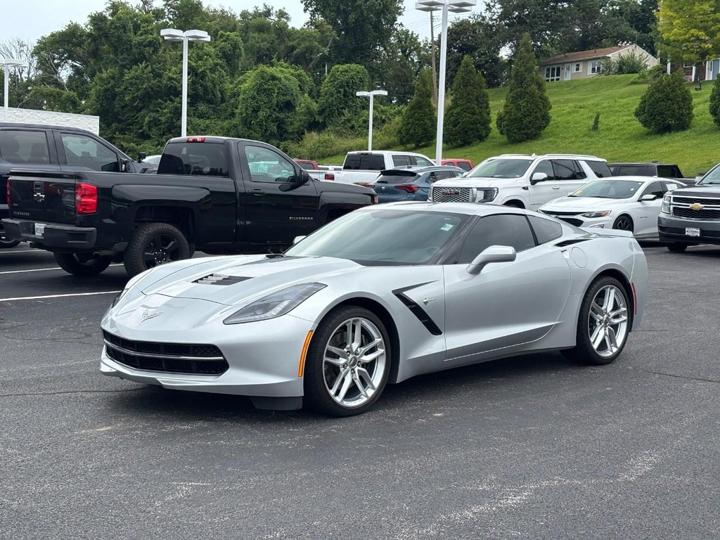 Chevrolet Corvette Stingray Vehicle Full-screen Gallery Image 07