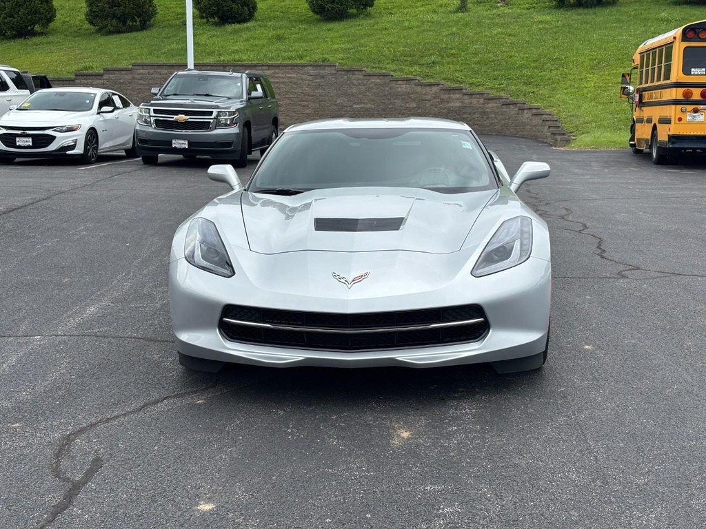 Chevrolet Corvette Stingray Vehicle Full-screen Gallery Image 08