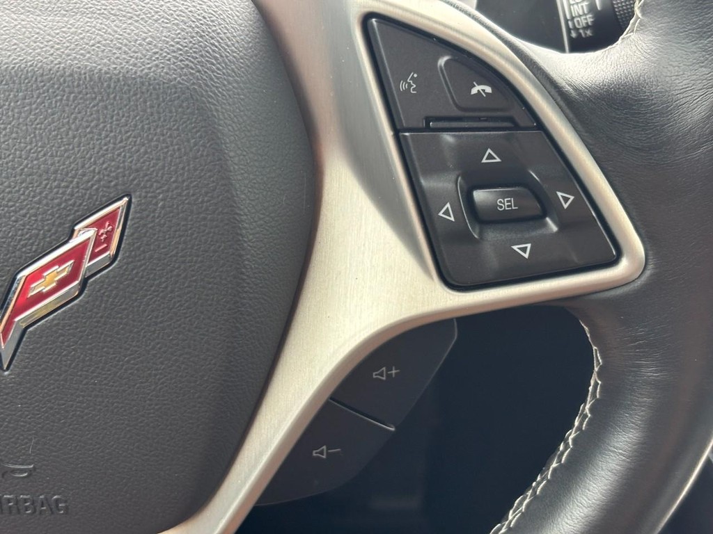 Chevrolet Corvette Stingray Vehicle Full-screen Gallery Image 14