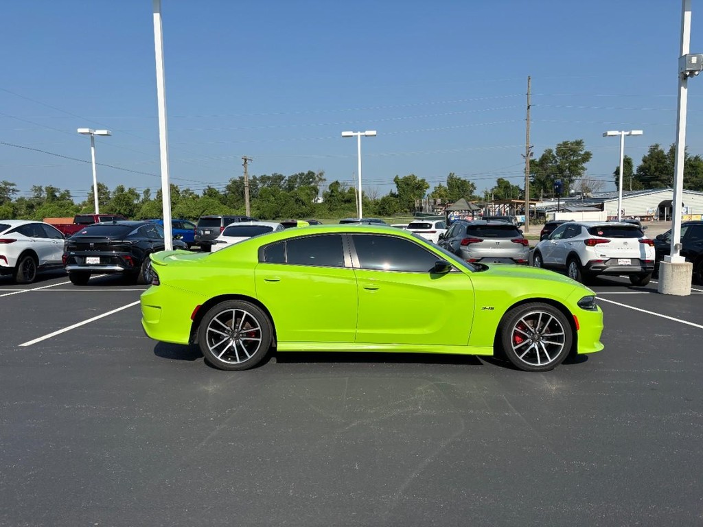 Dodge Charger Vehicle Full-screen Gallery Image 02