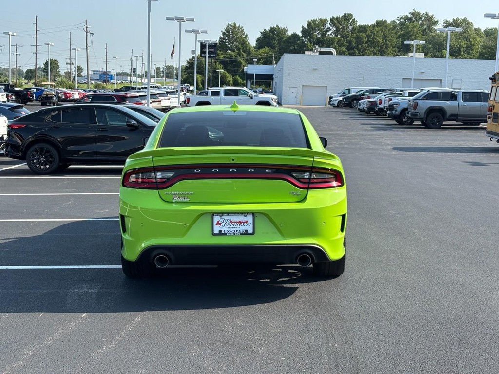 Dodge Charger Vehicle Full-screen Gallery Image 04