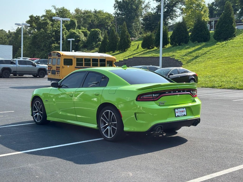 Dodge Charger Vehicle Full-screen Gallery Image 05