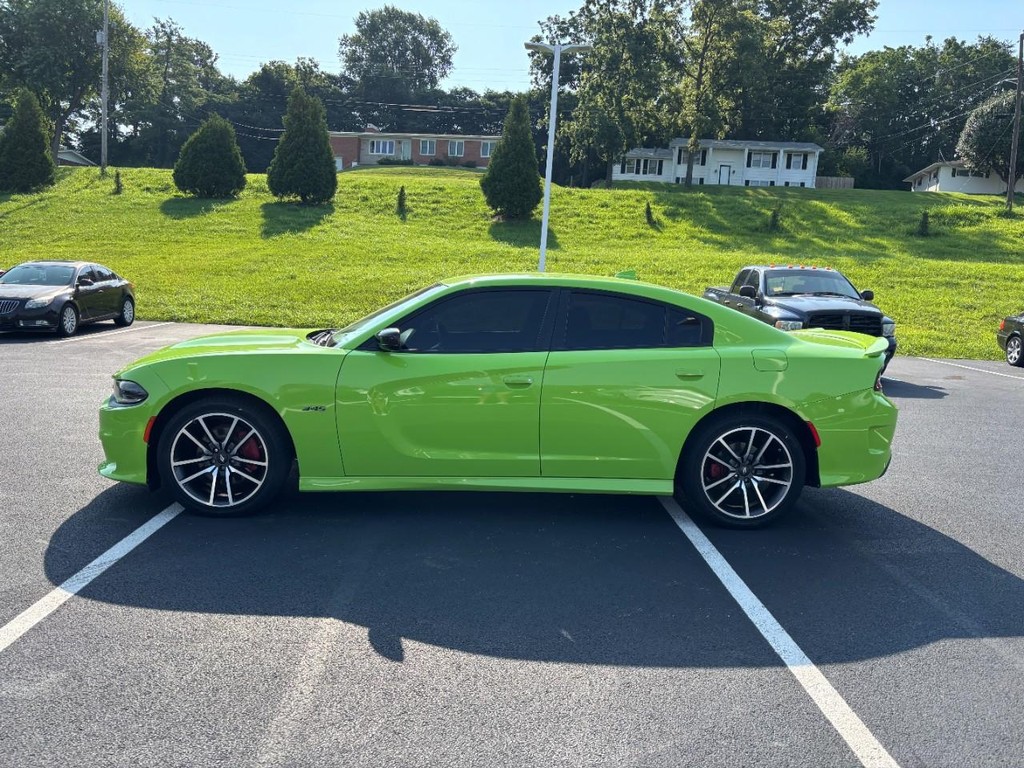 Dodge Charger Vehicle Full-screen Gallery Image 06
