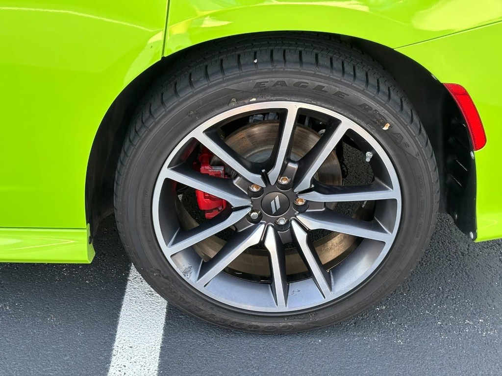 Dodge Charger Vehicle Full-screen Gallery Image 09