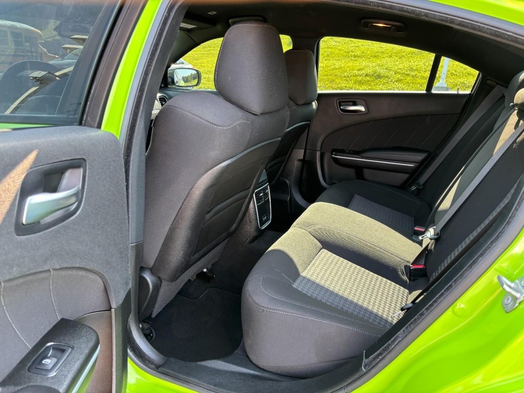 Dodge Charger Vehicle Full-screen Gallery Image 10