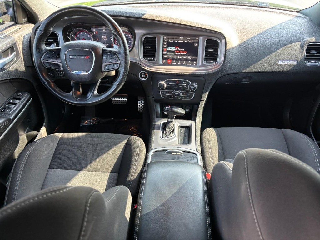Dodge Charger Vehicle Full-screen Gallery Image 11