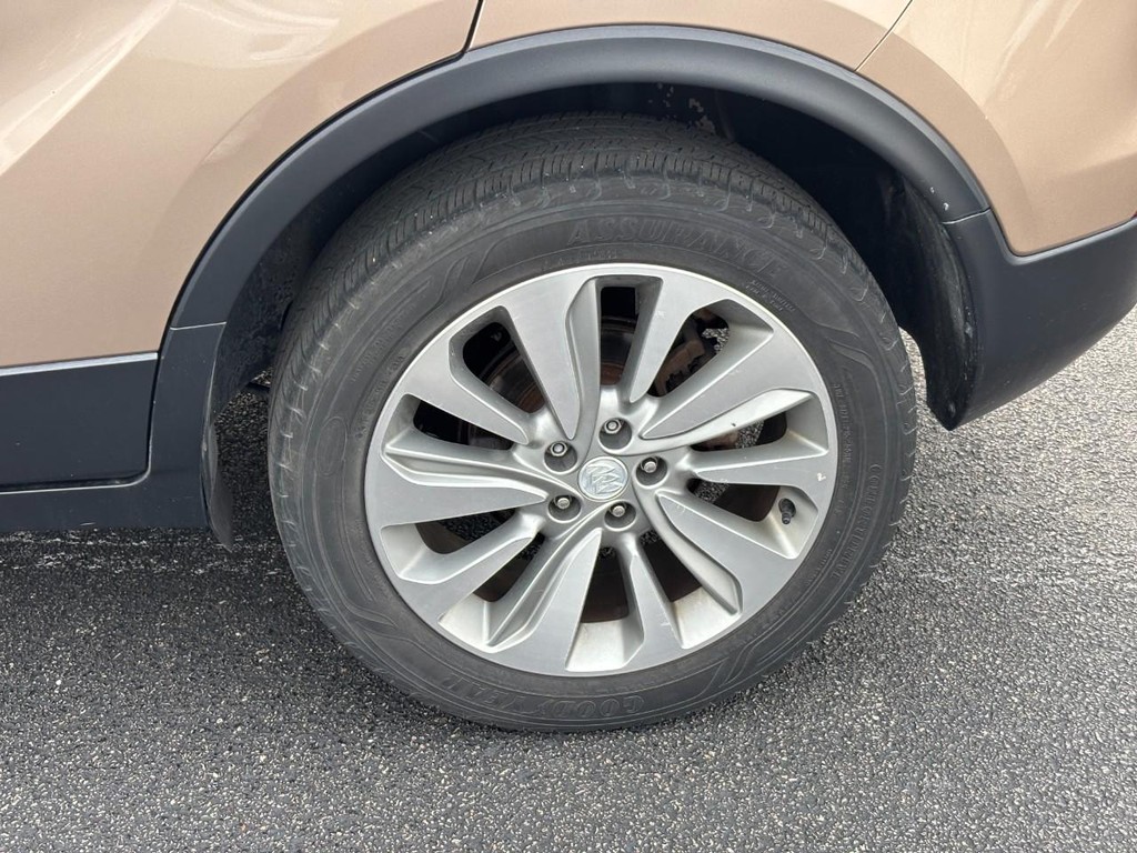 Buick Encore Vehicle Full-screen Gallery Image 09