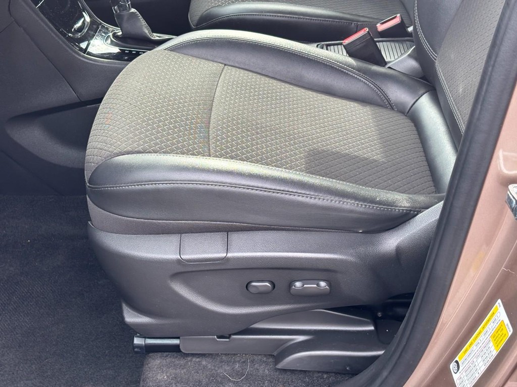 Buick Encore Vehicle Full-screen Gallery Image 15