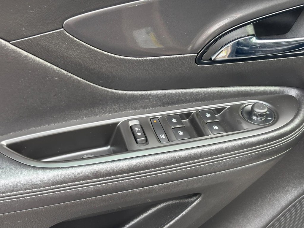 Buick Encore Vehicle Full-screen Gallery Image 16