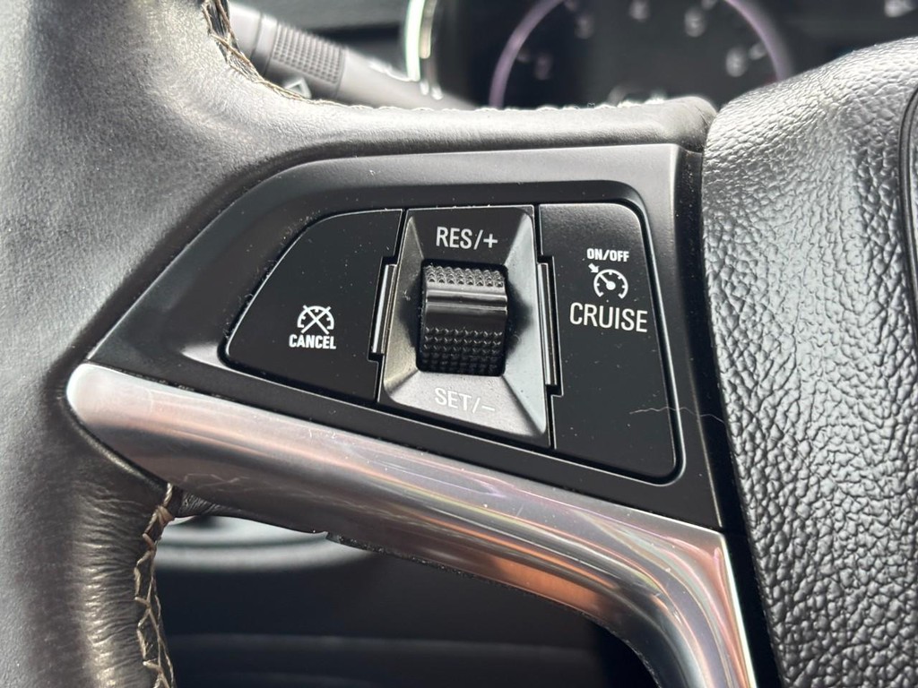 Buick Encore Vehicle Full-screen Gallery Image 17
