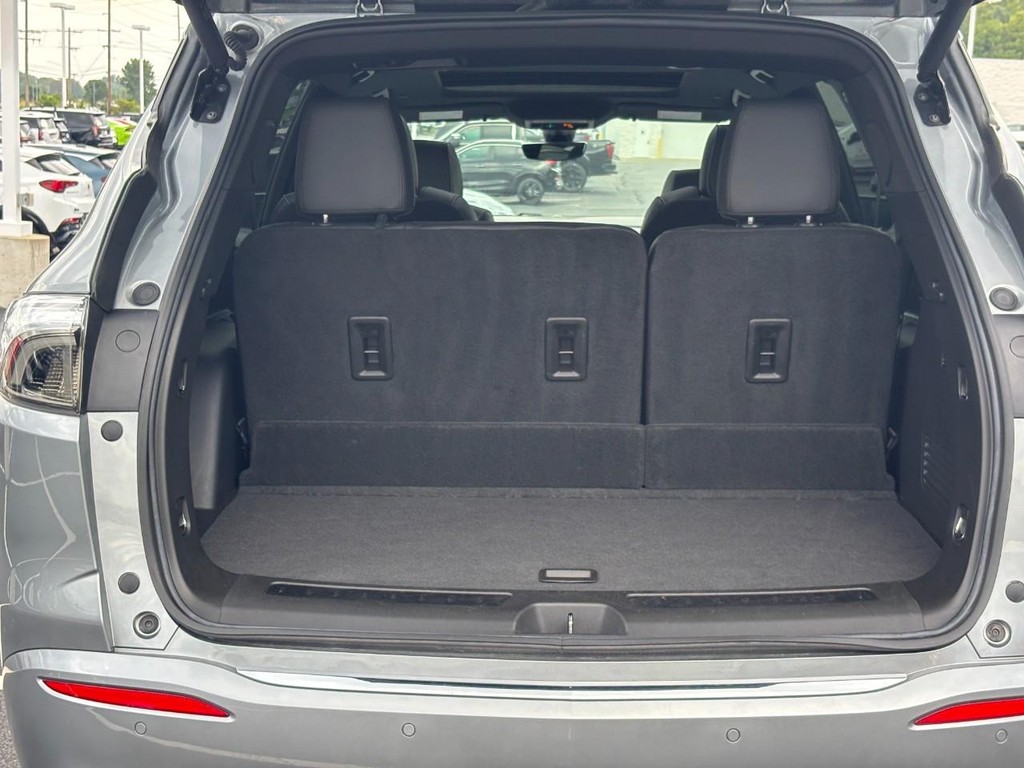 Buick Enclave Vehicle Full-screen Gallery Image 09