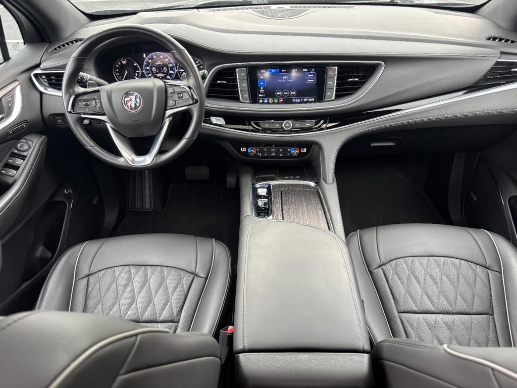 Buick Enclave Vehicle Full-screen Gallery Image 13