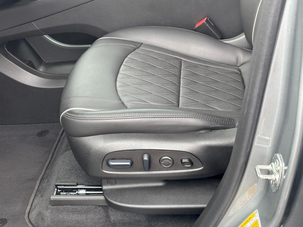 Buick Enclave Vehicle Full-screen Gallery Image 17