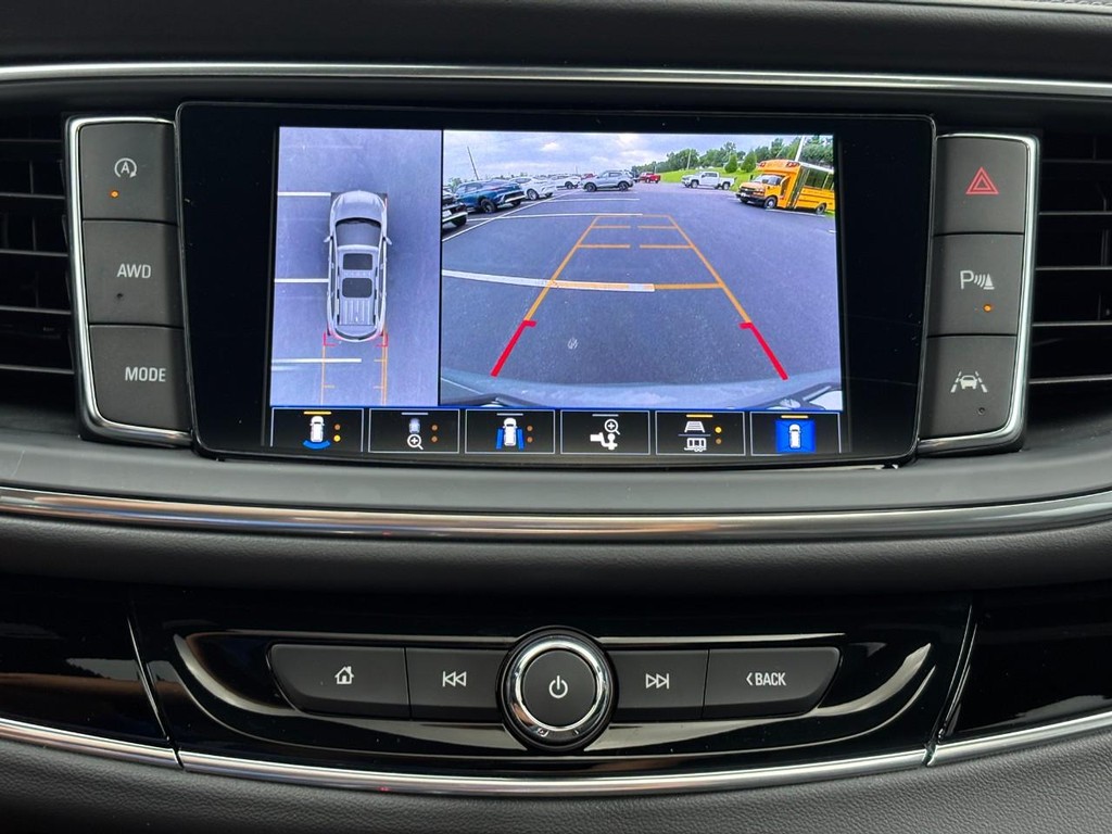 Buick Enclave Vehicle Full-screen Gallery Image 24