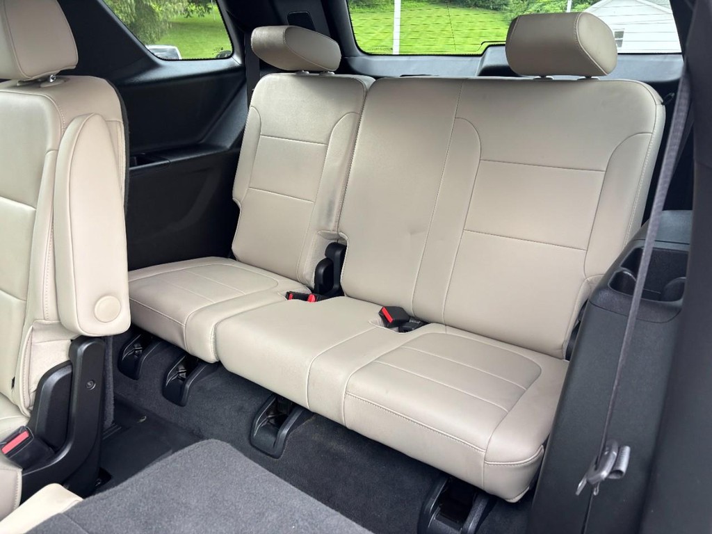 Chevrolet Traverse Vehicle Full-screen Gallery Image 10