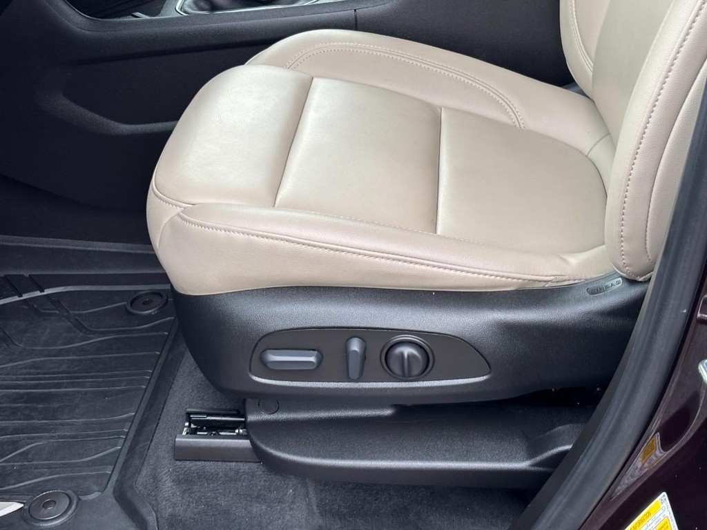 Chevrolet Traverse Vehicle Full-screen Gallery Image 16