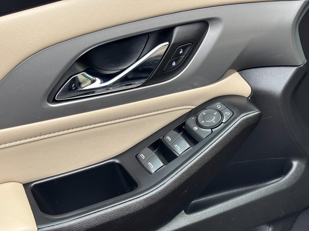Chevrolet Traverse Vehicle Full-screen Gallery Image 17